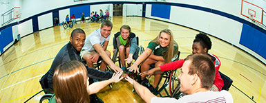 photo of students in the student union gym