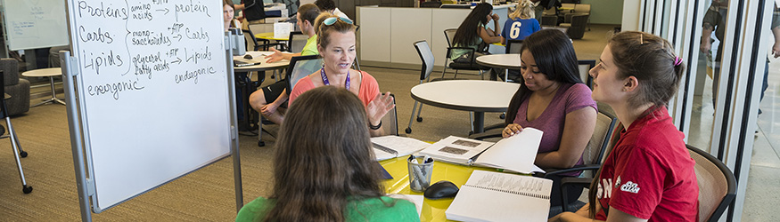 photo of students in the student success center