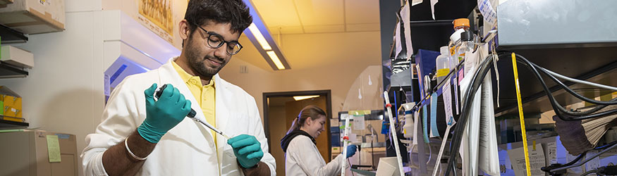 photo of students in a lab