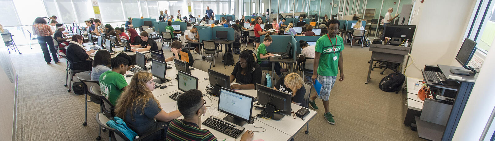 photo of students in the student success center