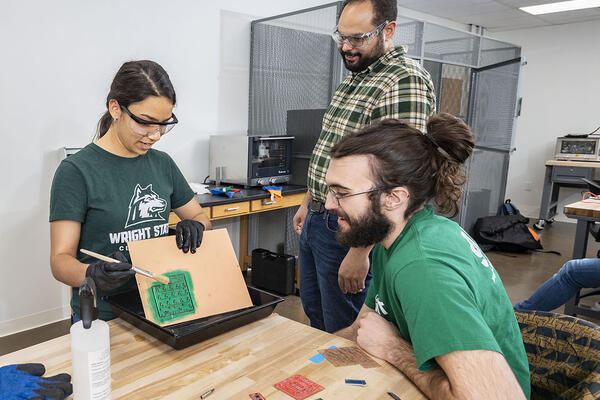 photo of students working in an engineering lab