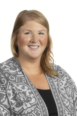 Amy Armentrout Headshot