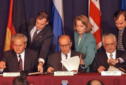 Diplomats signing the accords
